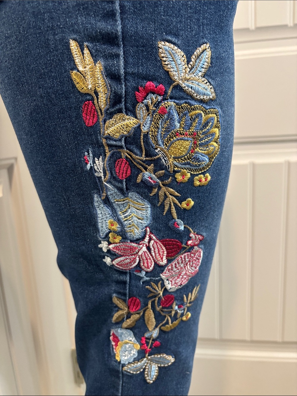 Sandpiper Women’s Dark Blue Embroidered Cropped Jeans Size 10P